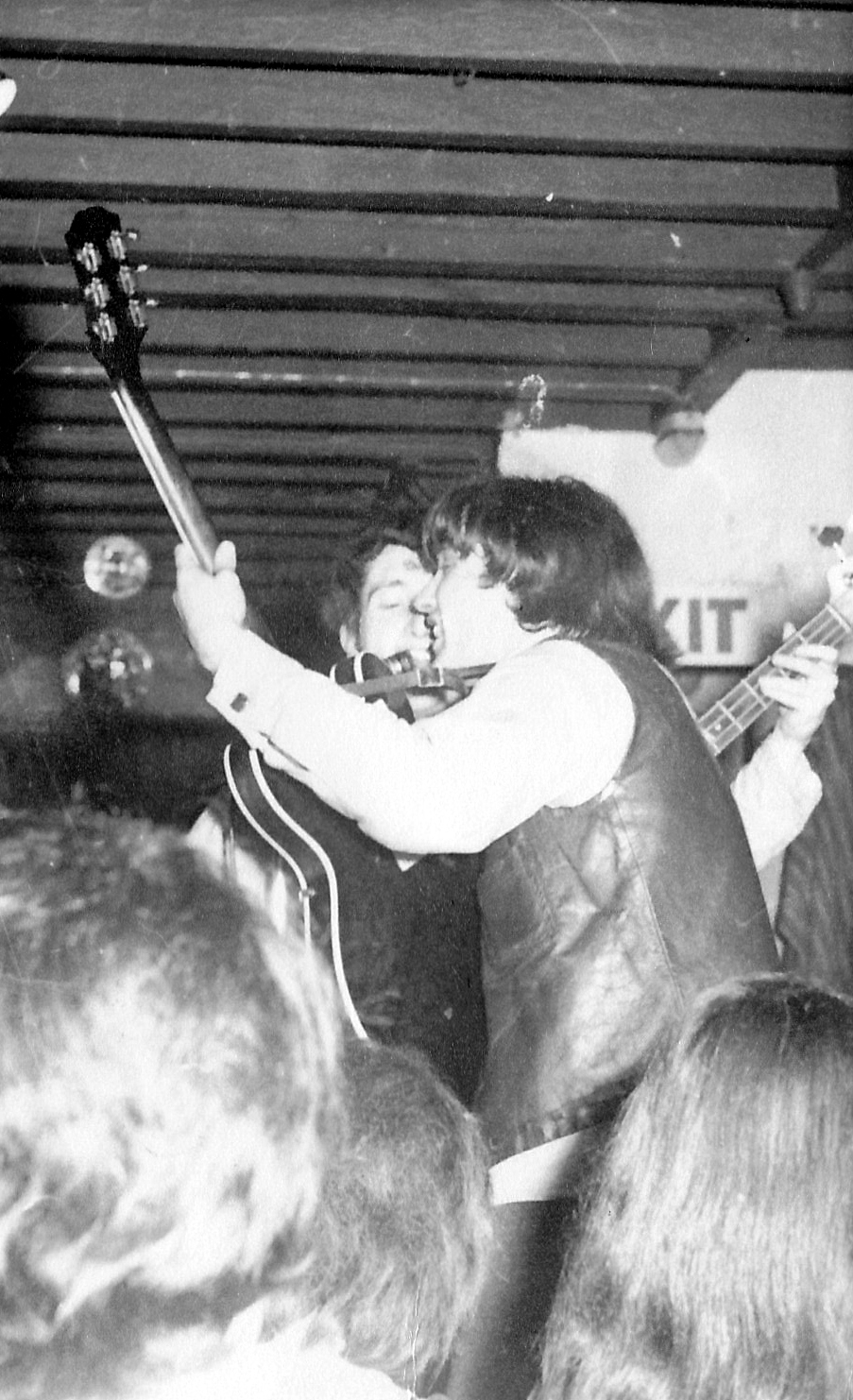 Dave Davies & Pete Quaife of the Kinks